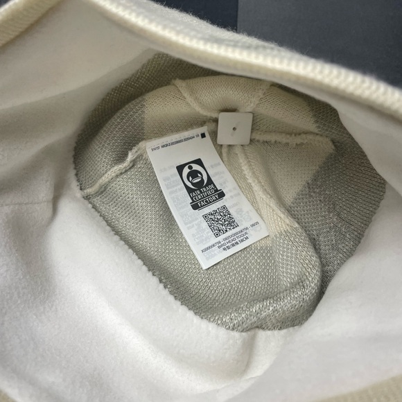 NWT Arc'teryx Beanie - Picture 5 of 5